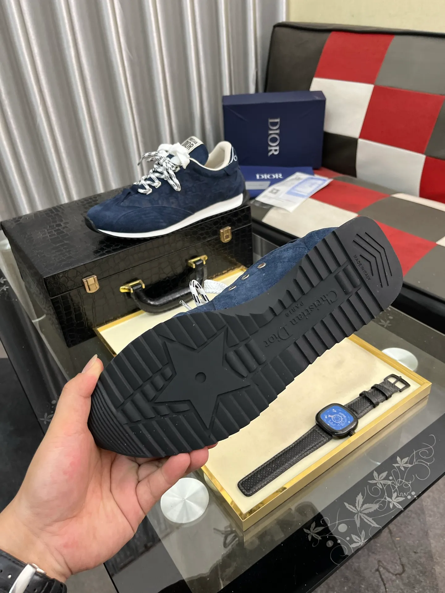 Men's shoes 💰500⌚️⌚️Dior original quality.~ Unique modern style sneakers. 🏃A must-have casual shoe for trendy men😍😍 Original brand imported from Italy, imported original leather, sheep lining (refuses to discolor and grind feet) Sole: Original sole provided by the original factory, French lazy style design ⚠️Fit to the feet, original quality, super comfortable original sole. Just like shooting the real thing 🎬The real thing is better Code number: 38-446️⃣Colors available
